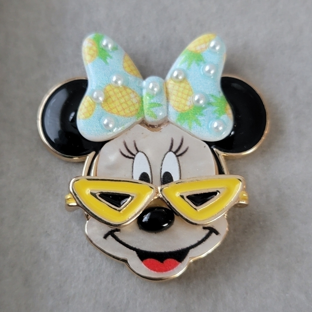 Disney X BaubleBar Minnie Mouse Vintage Cat Eye Sunglasses Earrings - Picture 3 of 6